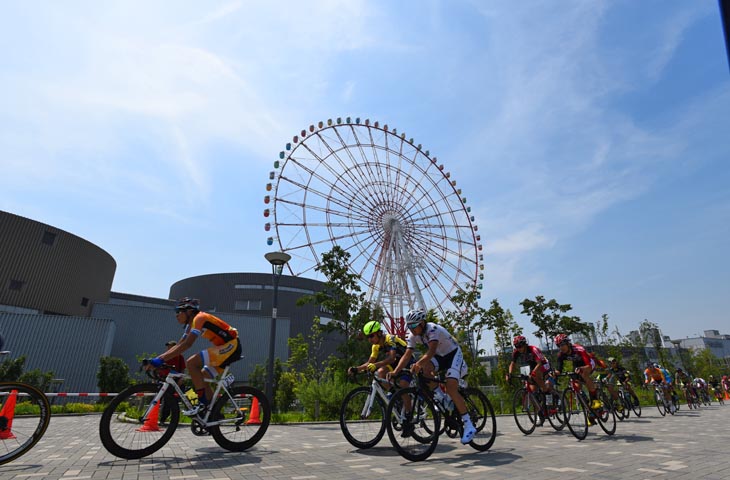 夏のお台場で開催された「湾岸クリテリウム 」（写真は2015年大会）