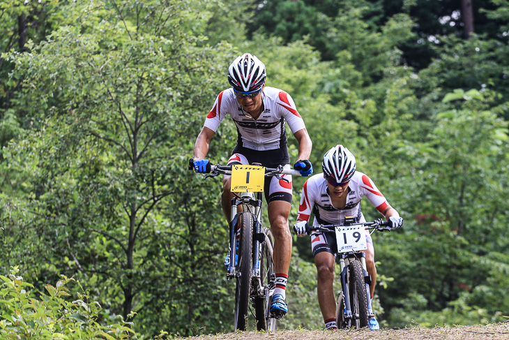 斎藤亮と沢田時のアンカーコンビが山本幸平を追う