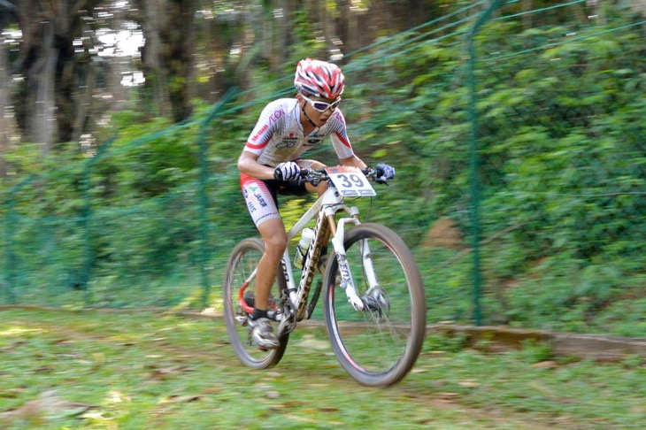 普段からチームメイトの平林を後半追い込み、男子ジュニア優勝を飾った竹内 遼(長野・WESTBERG/ProRide)