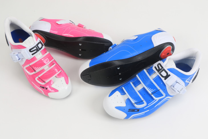 シディ LEVEL（右Bule/White）、LEVEL WOMAN（左Fuxia/White）