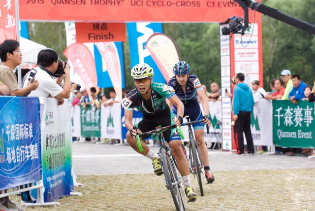 向山浩司（SNEL CYCLOCROSS TEAM）は23位に