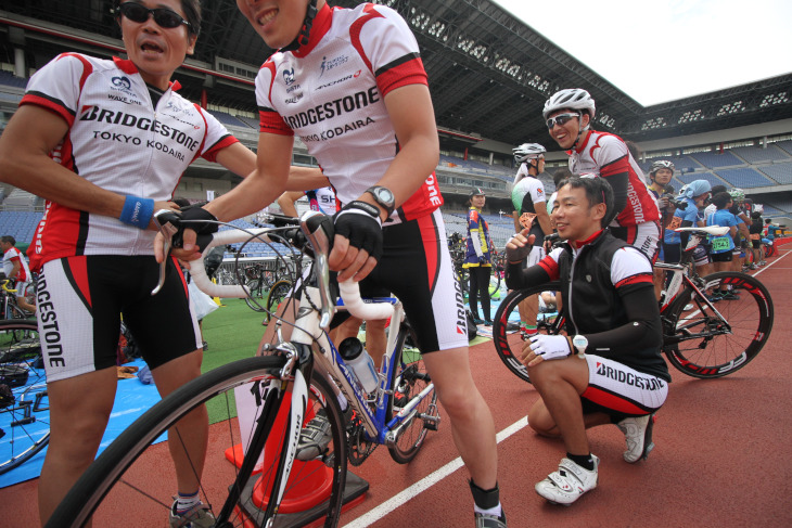 F1ばりのピット作業をみせたのは、BRIDGESTONE TOKYO KODAIRAのみなさん