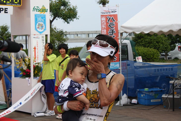 五島長崎優勝でのフィニッシュ後、感極まる