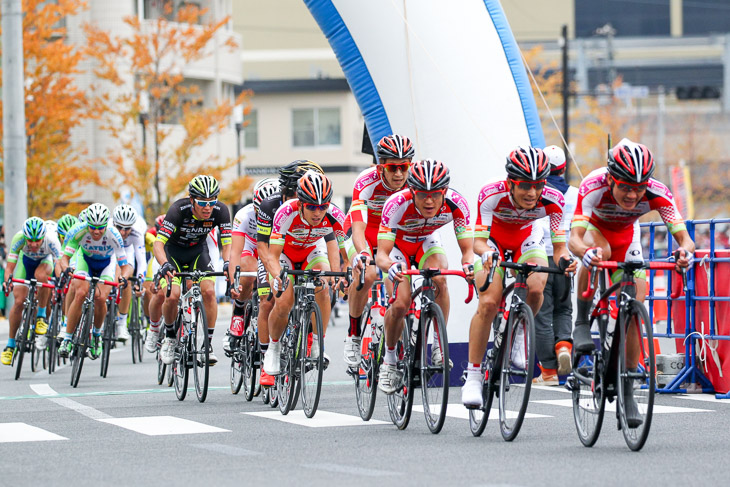 最終周回へ入る宇都宮ブリッツェン列車