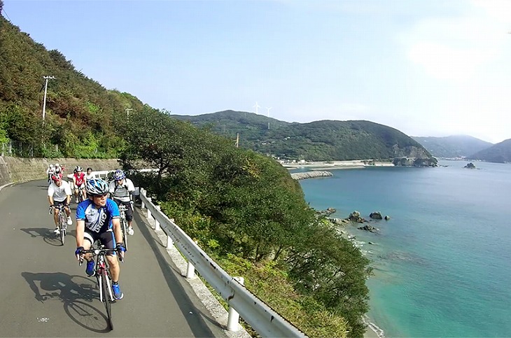 三崎町に近づく旧道は一旦稜線まで標高を上げていく