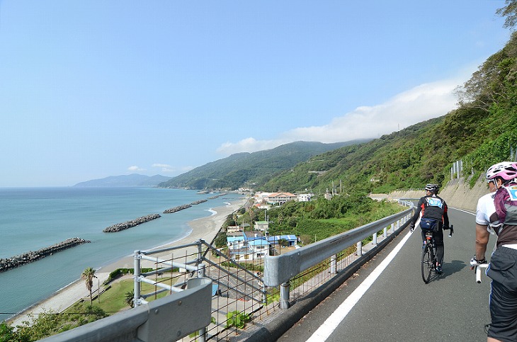 往路中盤を過ぎさらに佐田岬先端に近づく