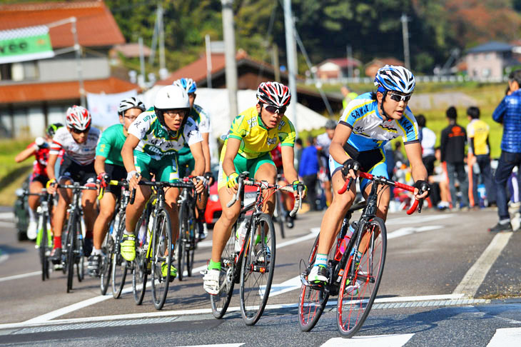 集団の先頭に立つU17の谷和也（市立堺高校）