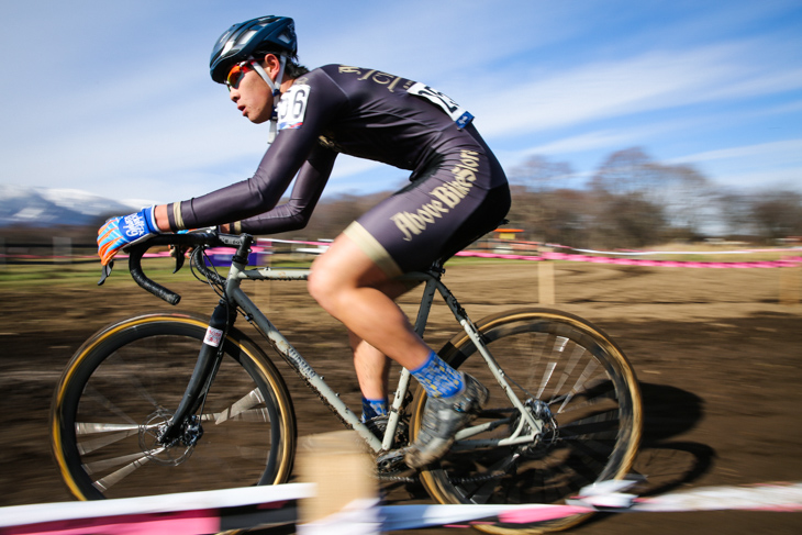 C2　前日に引き続き先頭を独走する織田聖（Above Bike Store Cycle Club）