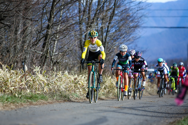 エリート女子　スタートから先頭に立つリサ・ジェイコブス（Rapha-FOCUS）