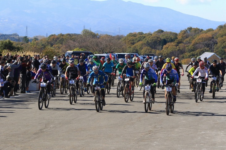 さあ、長いレースの始まりだ。