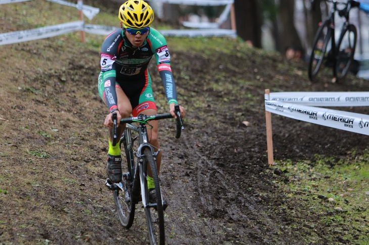 3位の鈴木龍（SNEL CYCLOCROSS TEAM）