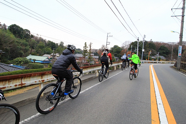 舗装路の登りも軽快にこなすことが出来る。