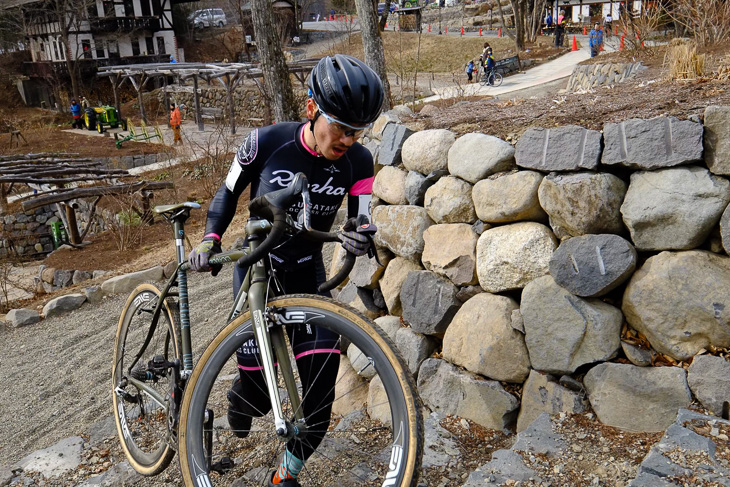 C1　独走で先頭を走る窪田博英（八ヶ岳CYCLOCROSS CLUB）