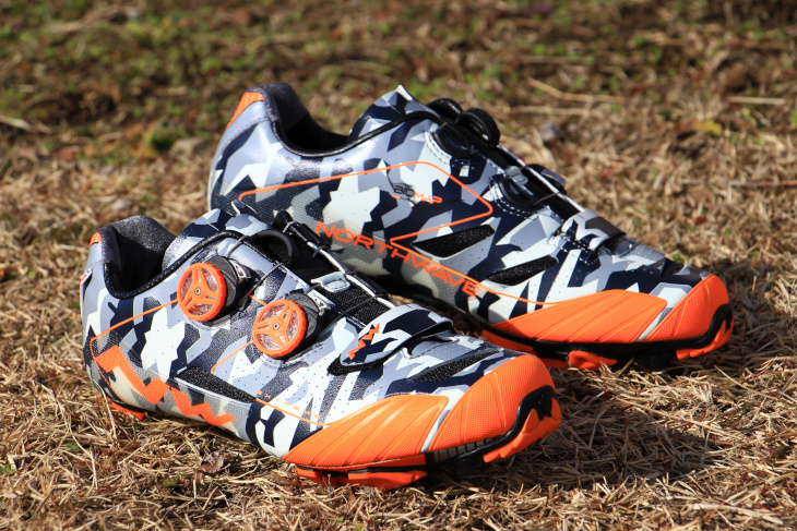 ノースウェーブ EXTREME XC（CAMO-ORANGE FLUO）