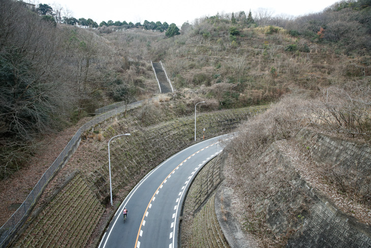 高低差60mほどの登りを一気に駆け上がる