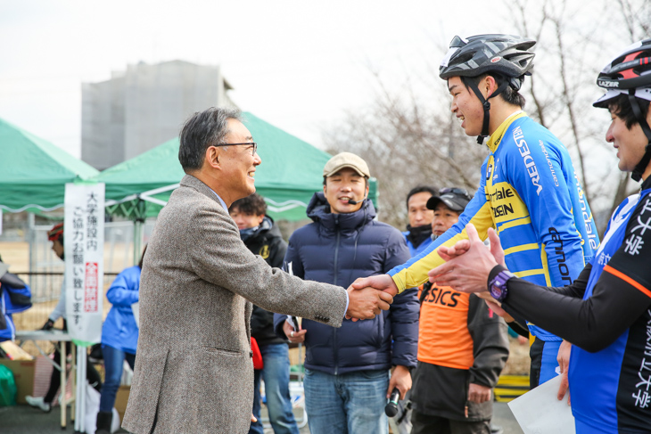 プレゼンターは柏原市の中野隆司市長