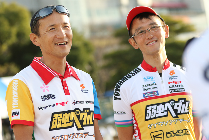 ゼネラルマネジャーの佐藤成彦氏と渡辺航監督