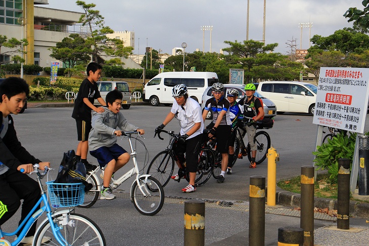 車道だけではなく、歩道に出る時も注意を払う必要がある