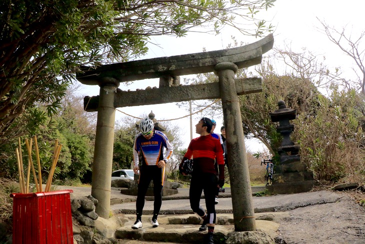 縁結びの神様である粟嶋神社。展望台からは周防灘が見渡せた