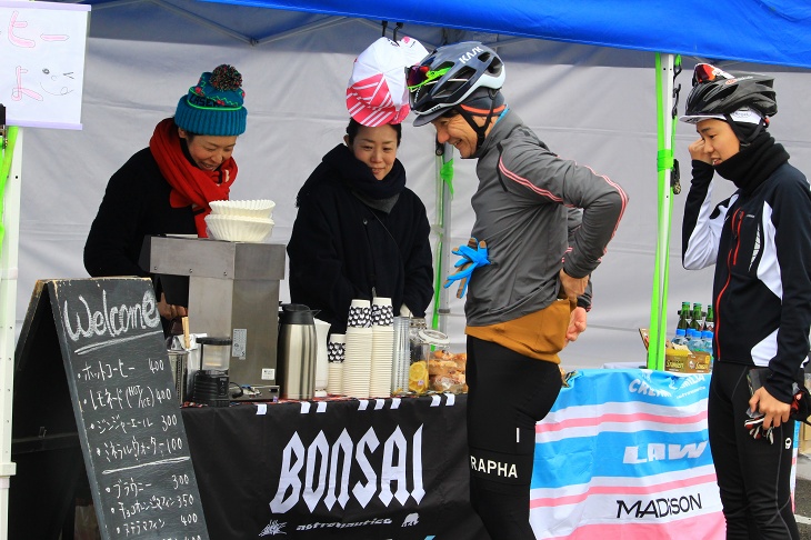 千駄ヶ谷にある盆栽自転車店はカフェでの出店