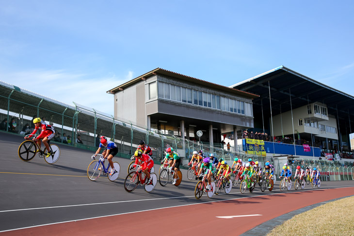 会場は500mバンクの熊本競輪場　ポイントレース決勝から