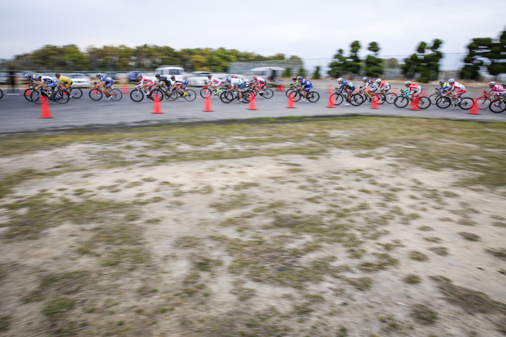 ハイスピードでコーナーを駆け抜ける