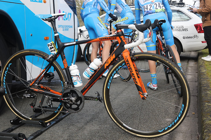 ヤニック・マルティネス（フランス、デルコ・マルセイユ・プロヴェンス）のKTM REVELATOR MASTER