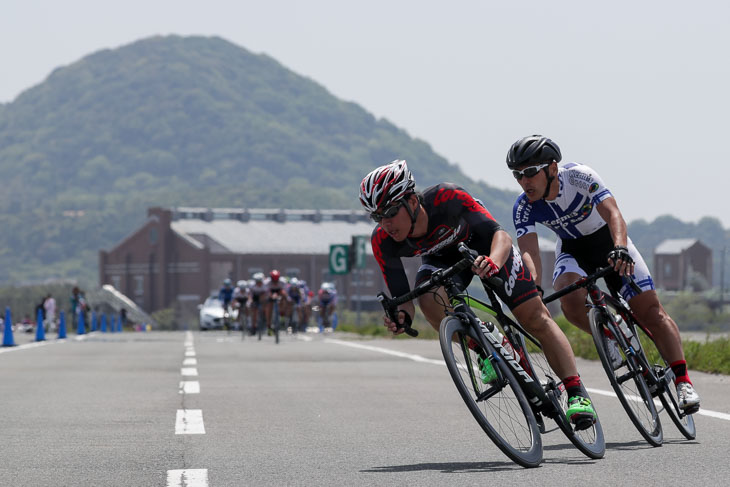 E1　田典幸（Coraggio Kawanishi Cycling Team）が積極的に動く