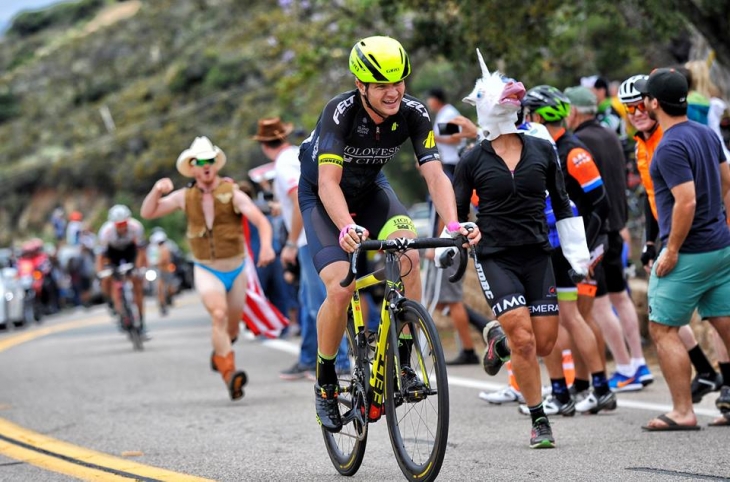 1級山岳を先頭通過し山岳賞を手に入れたオスカル・クラーク（アメリカ、ホロウェスコ）