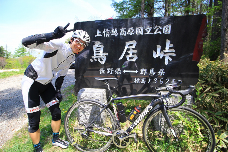 鳥居峠を越えたぞ！記念に1枚