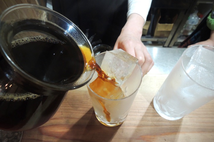 お邪魔したカフェの一押しは自家焙煎のコーヒー。「自転車の方もお気軽にどうぞ」