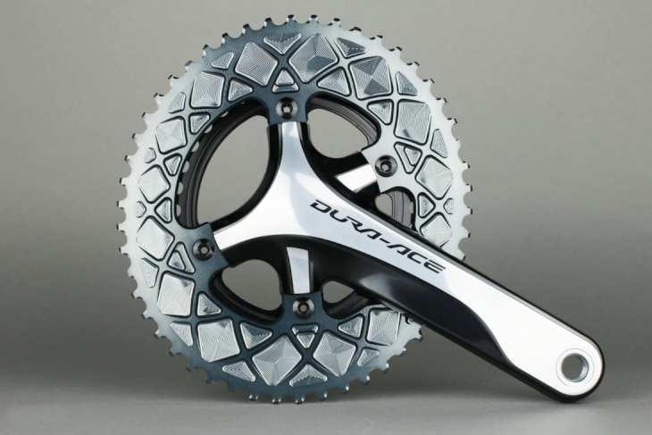 アブソリュートブラック PREMIUM OVAL ROAD 110/4 BCD CHAINRING（グレー）