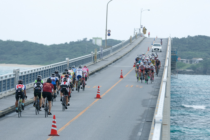 184kmクラスと114kmクラスが橋の上ですれ違う