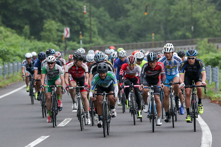 140km　65km地点、集団は一つ