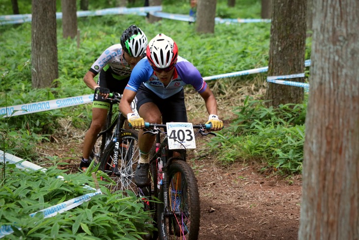 男子U23　前田公平（BiORACER/Thompson）と竹内遼（MIYATA-MERIDA BIKING TEAM）が2位グループを形成