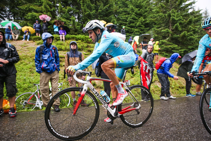 超級山岳ジュー・プラーヌ峠で失速し、17分以上遅れたファビオ・アル（イタリア、アスタナ）