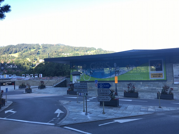 空港からは一路フランスの山々を走っていく