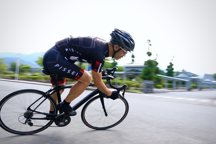 「やられた。レースバイクの運動性能なのに乗り心地がとても良い」