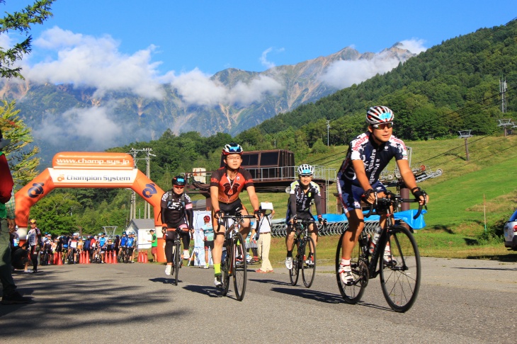 ロングライドやセンチュリーライドもサポート。写真は北アルプス山麓グランフォンド2016より