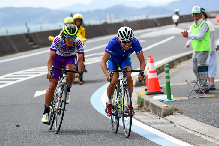 110km地点、逃げ続ける水野恭兵（山梨県、那須ブラーゼン/水野ファーム）と青野将大（香川県、法政大学）