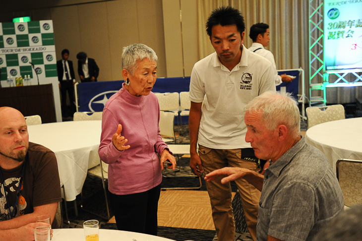 土屋朋子さんは海外チームとの折衝も担当してきた