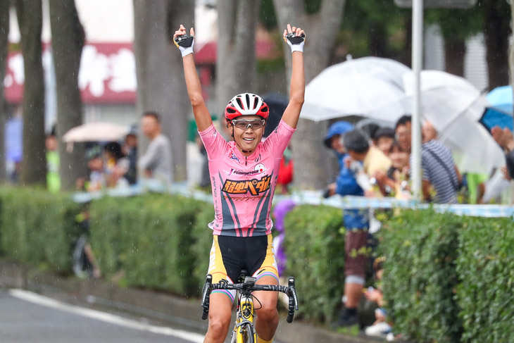 F　唐見実世子（弱虫ペダルサイクリングチーム）が10kmを逃げて優勝