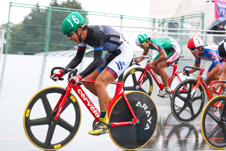 成年男子ポイントレース　2位冨尾大地（鹿児島　鹿屋体育大）と4位の片桐善也（新潟　日本大）ら