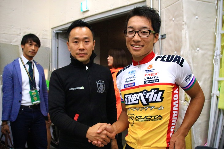 岡篤志（弱虫ペダルサイクリングチーム）と清水裕輔宇都宮ブリッツェン監督