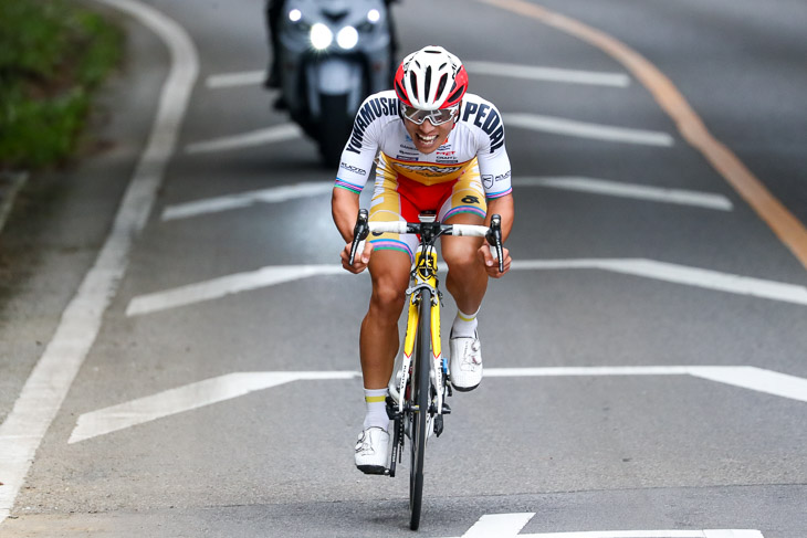 オープン男子1組で独走勝利した岡篤志（弱虫ペダルサイクリングチーム）