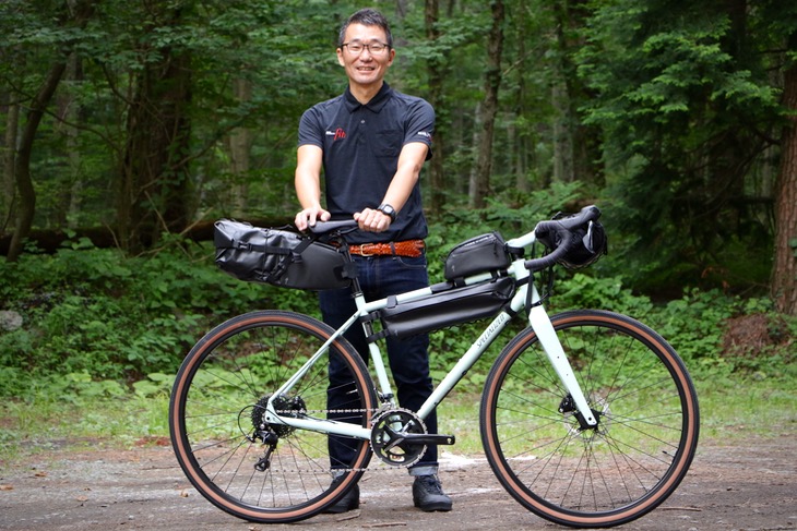 スペシャライズド・ジャパンSBCU担当、佐藤修平氏。もともとツーリングバイクで全国津々浦々の野山を駆け巡っていた冒険野郎