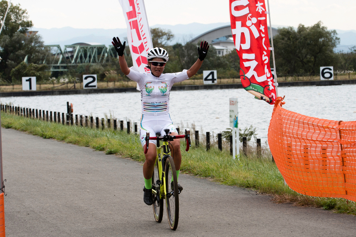 女子エリート 独走勝利した與那嶺恵理（ポワトゥーシャラント・フチュロスコープ86）