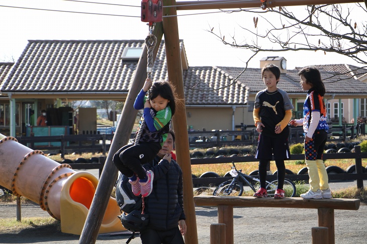 公園内にはこんな遊具もたくさんあって、子供達には大人気