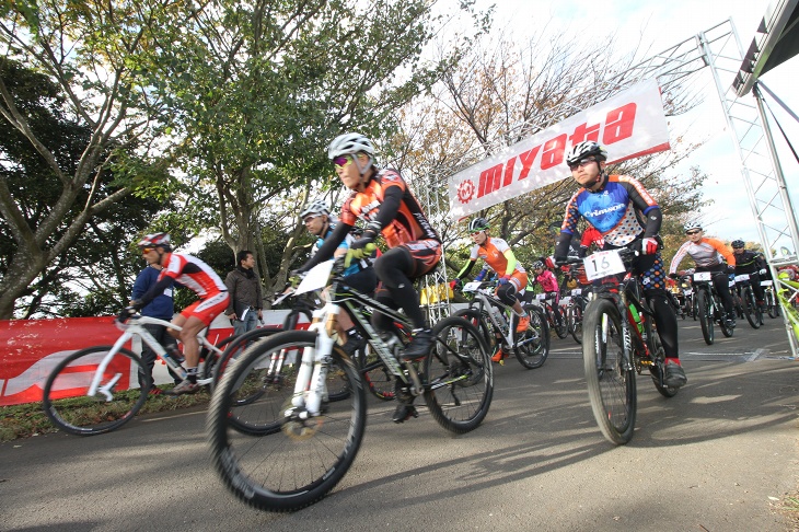 2時間MTB耐久レースもスタート