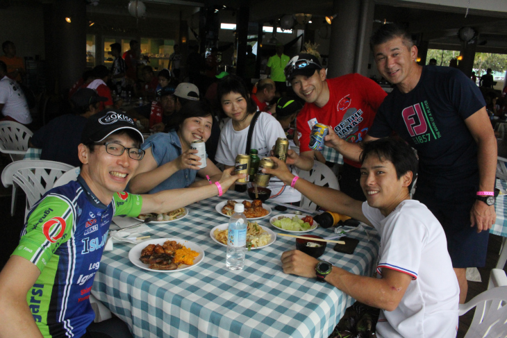 日本の皆さんでレース終了乾杯！